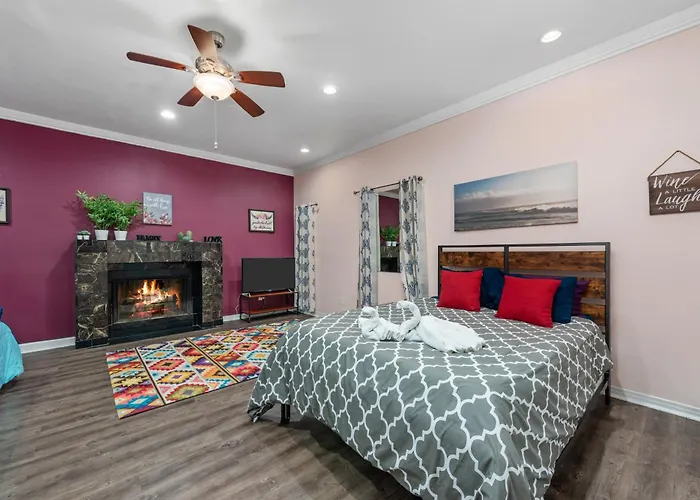 Spacious 2Br Apt With King Beds & Fully Equipped Kitchen