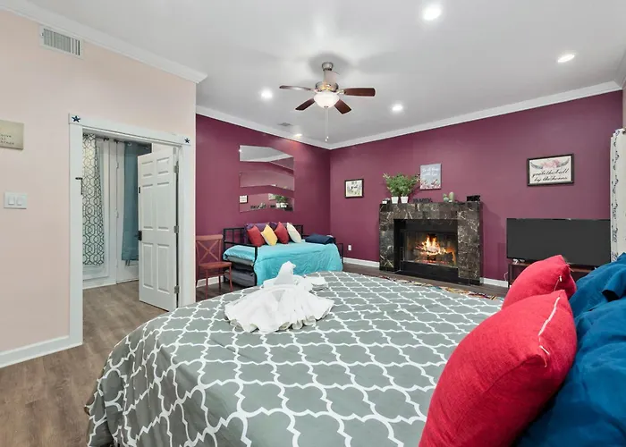 Spacious 2Br Apt With King Beds & Fully Equipped Kitchen