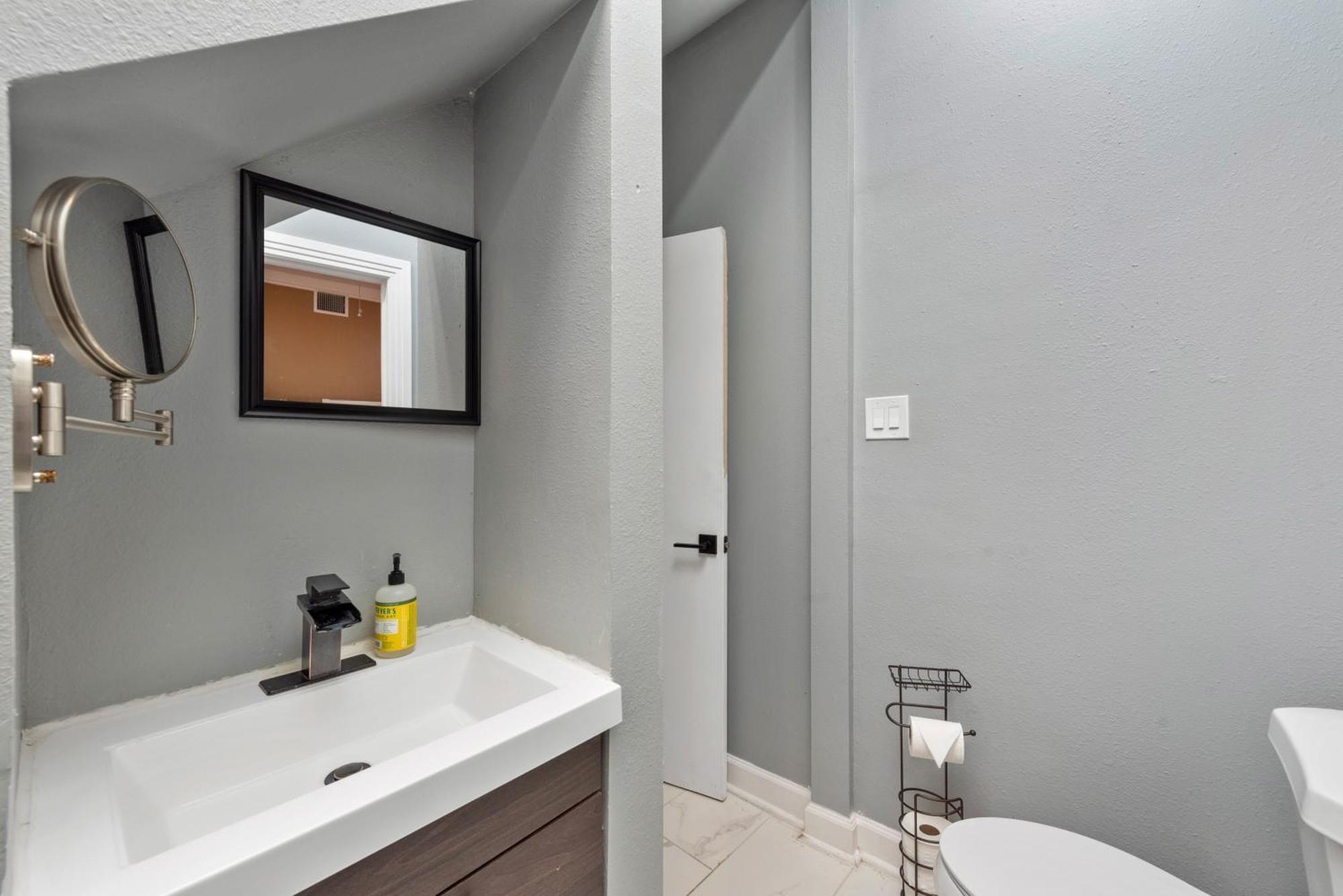 Spacious 2br With King Beds & Fully Equipped Kitchen