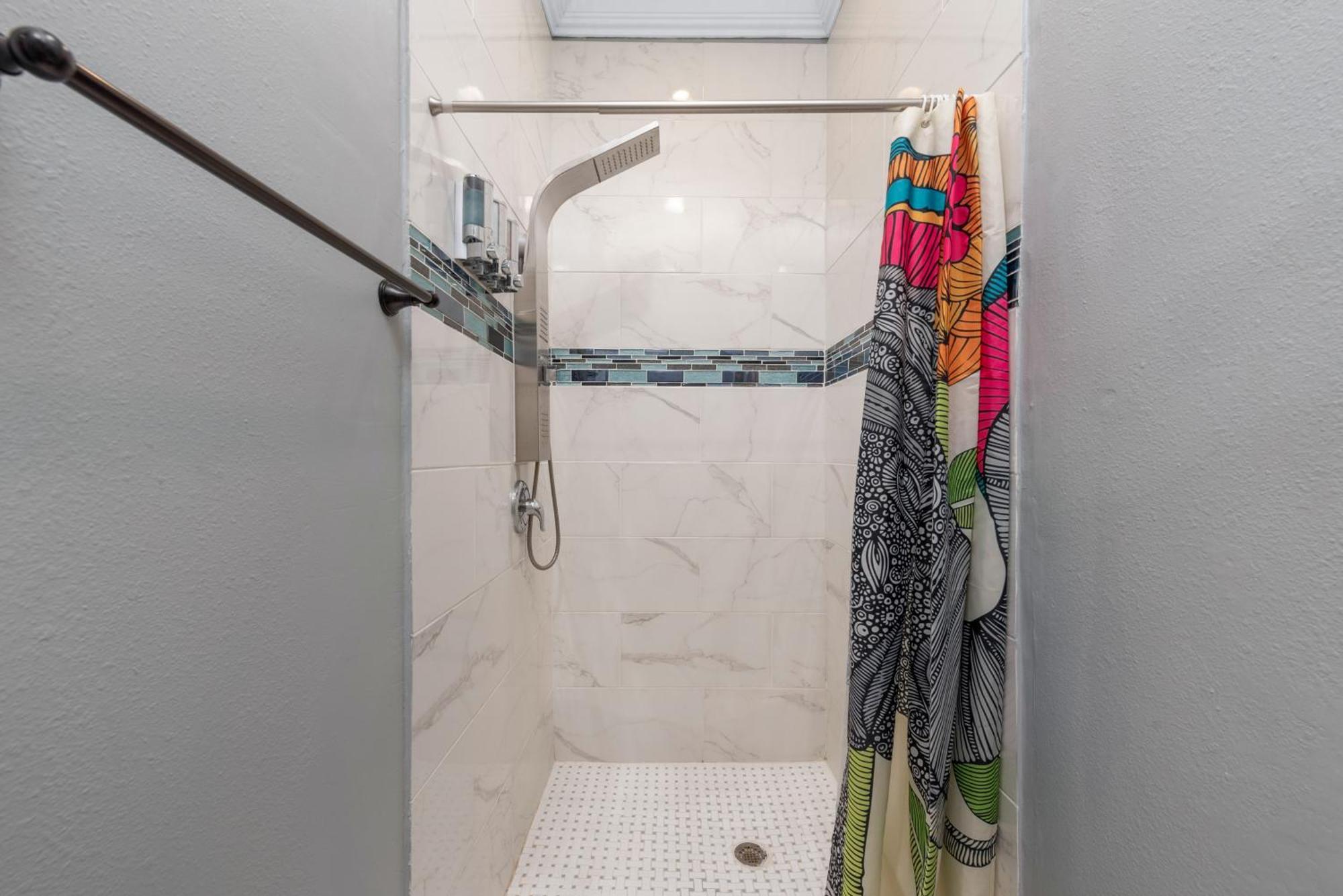 Spacious 2br With King Beds & Fully Equipped Kitchen Apartment *