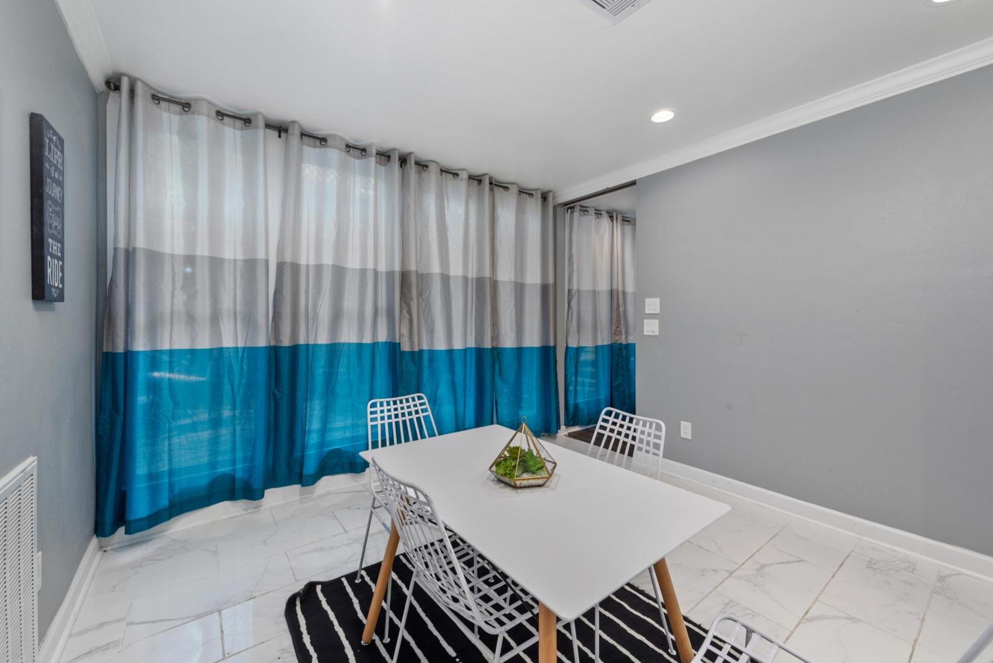 Spacious 2br With King Beds & Fully Equipped Kitchen Apartment Houston