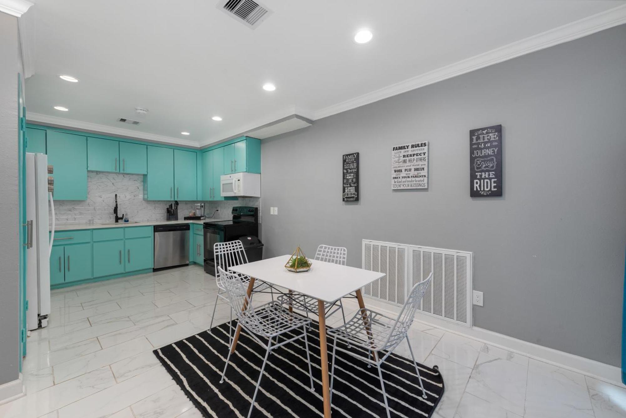 Spacious 2br With King Beds & Fully Equipped Kitchen