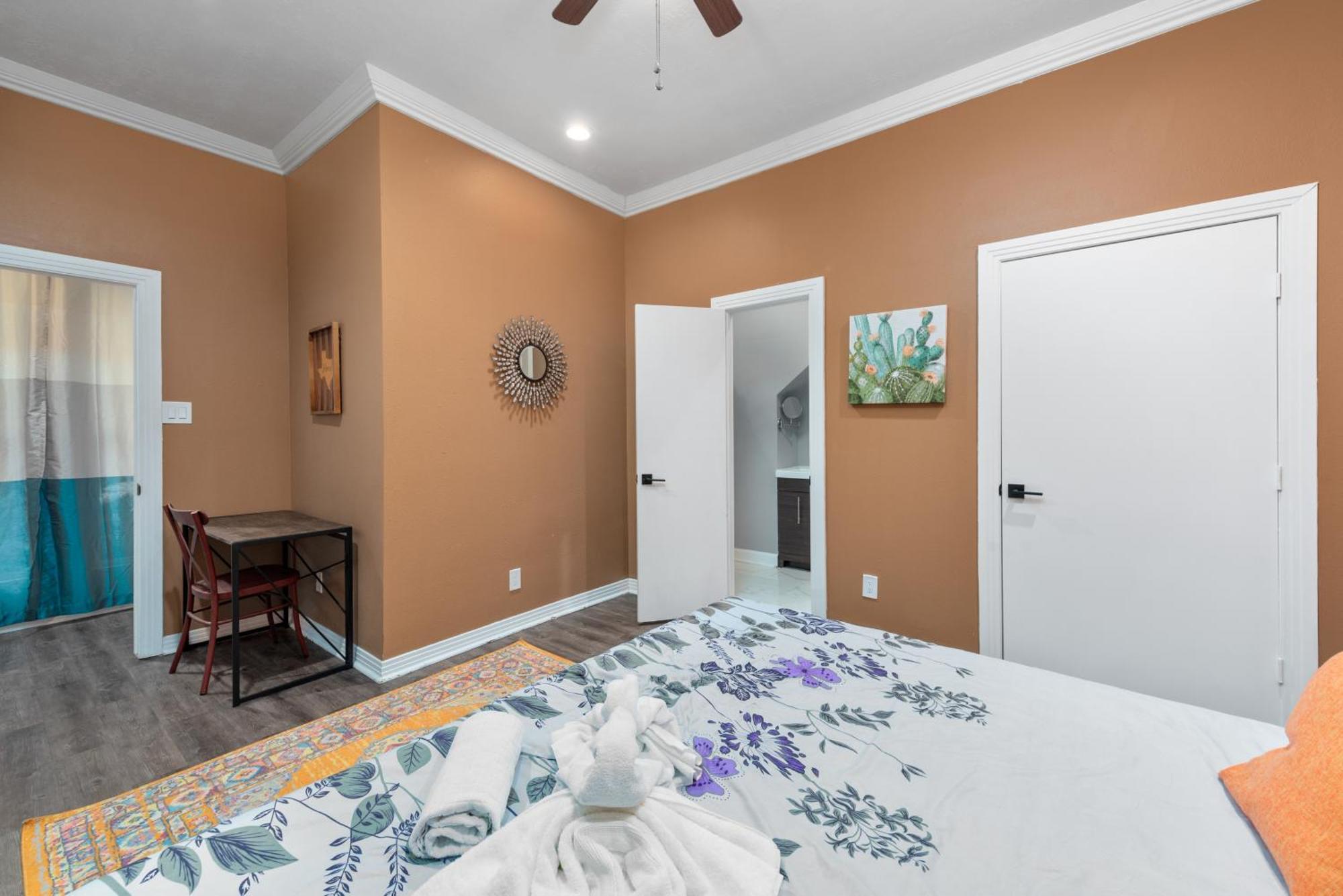 Spacious 2br With King Beds & Fully Equipped Kitchen Apartment *
