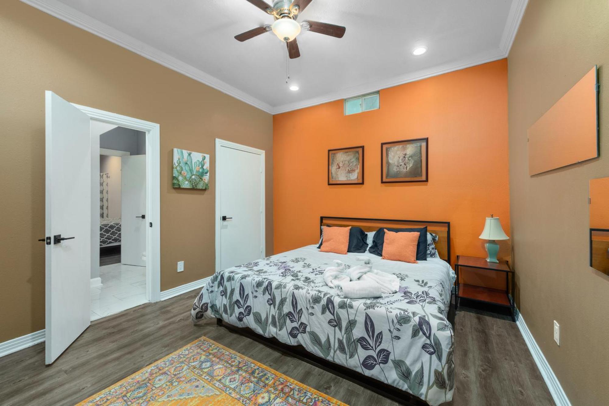 Spacious 2br With King Beds & Fully Equipped Kitchen * Houston